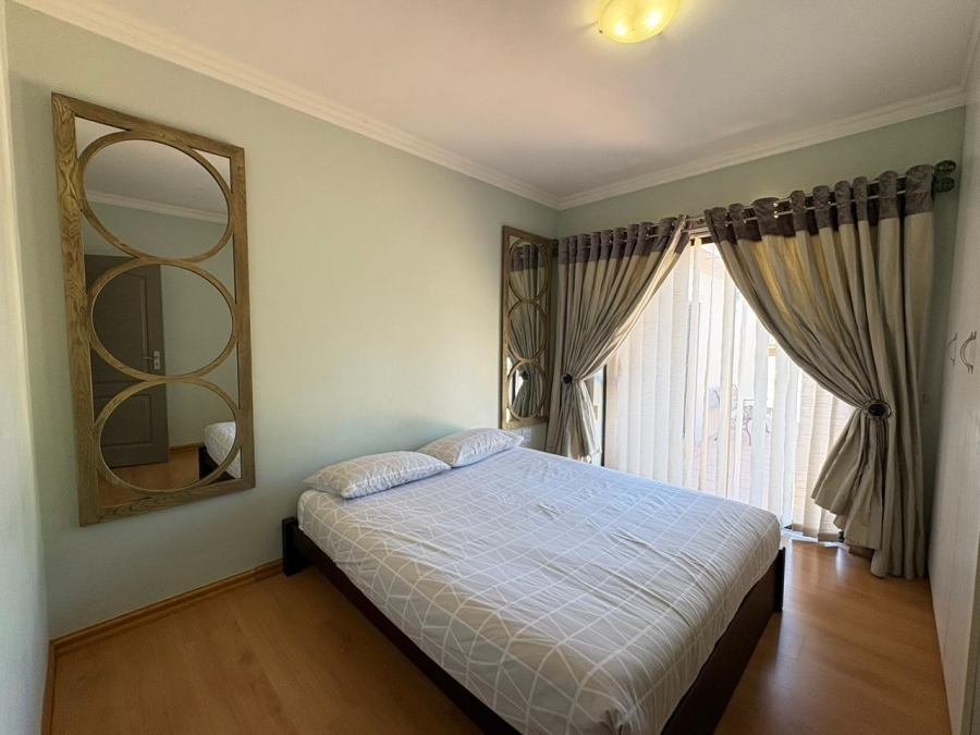 To Let 4 Bedroom Property for Rent in Uitzicht Western Cape